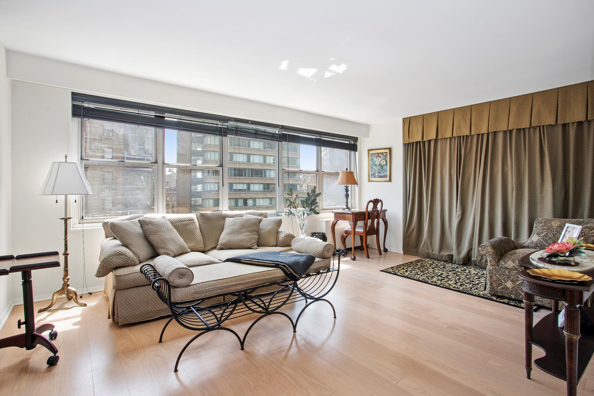 155 West 68th Street 1229, Lincoln Sq, Upper West Side, NYC - 1 Bedrooms  
1.5 Bathrooms  
4 Rooms - 