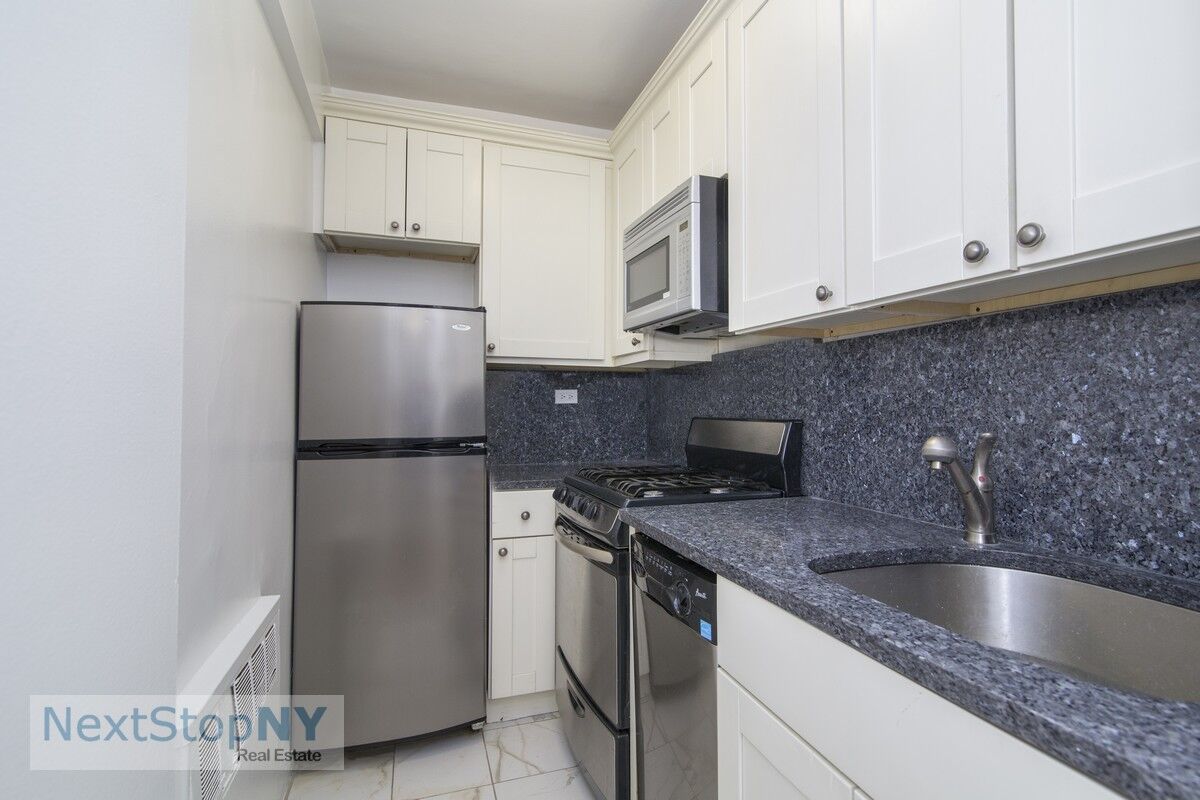 200 East 36th Street 2A, Murray Hill, Midtown East, NYC - 1 Bathrooms  
3 Rooms - 