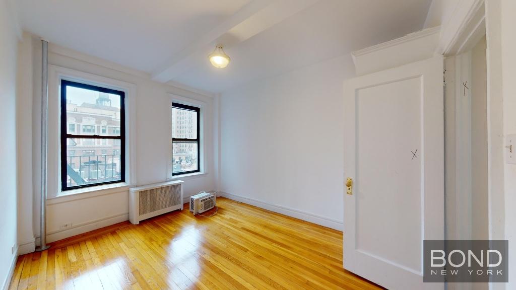 325 West 77th Street 10E, Upper West Side, Upper West Side, NYC - 1 Bedrooms  
1 Bathrooms  
3 Rooms - 