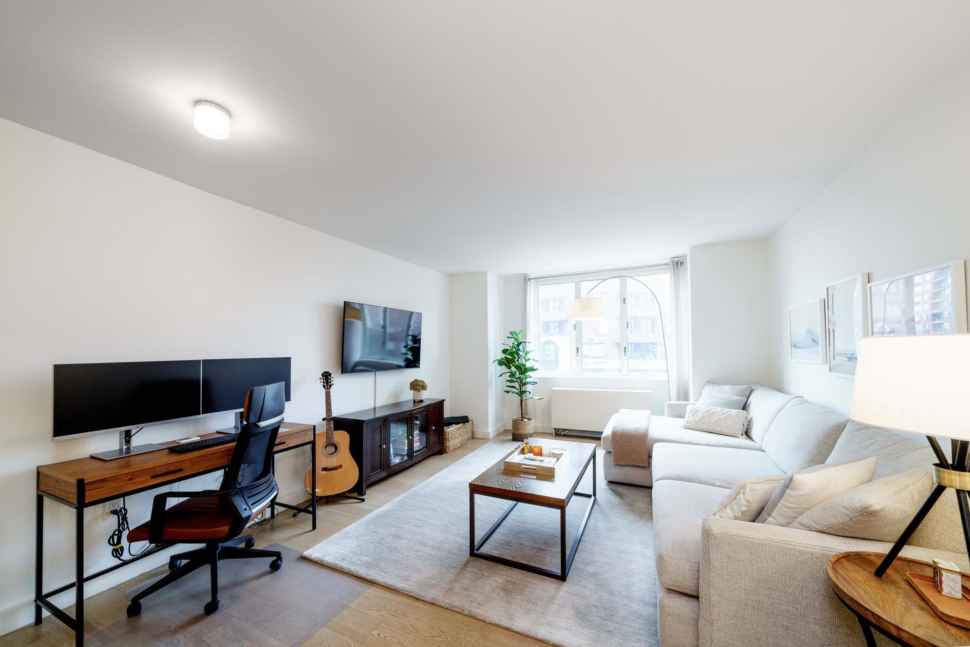 225 Rector Place 10P, Battery Park City, Downtown, NYC - 1 Bedrooms  
1 Bathrooms  
3 Rooms - 