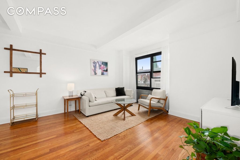 300 West 23rd Street 8D, Chelsea, Downtown, NYC - 1 Bathrooms  
2 Rooms - 