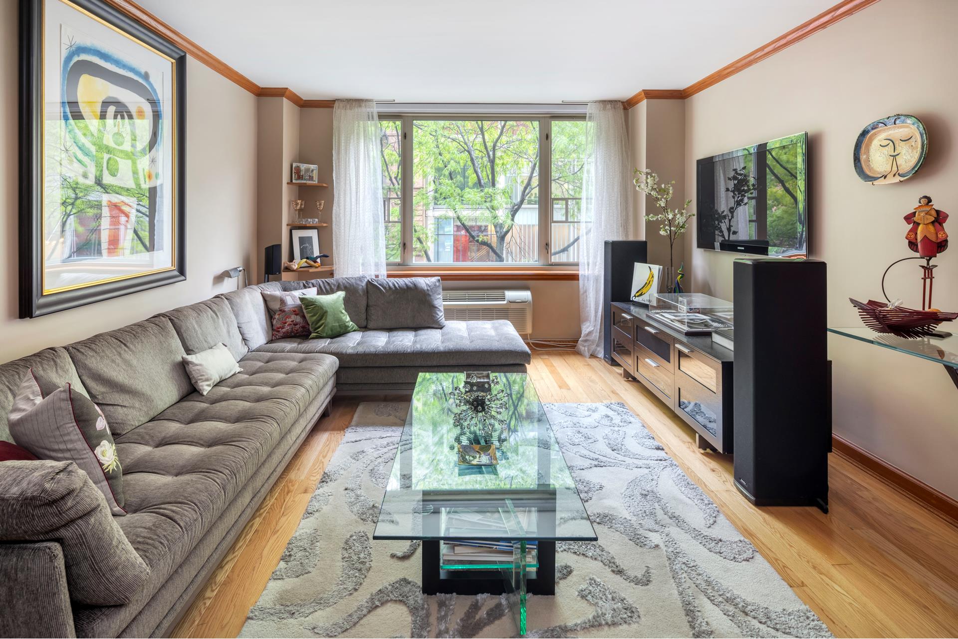 130 West 67th Street 2L, Lincoln Sq, Upper West Side, NYC - 1 Bedrooms  
1 Bathrooms  
3 Rooms - 