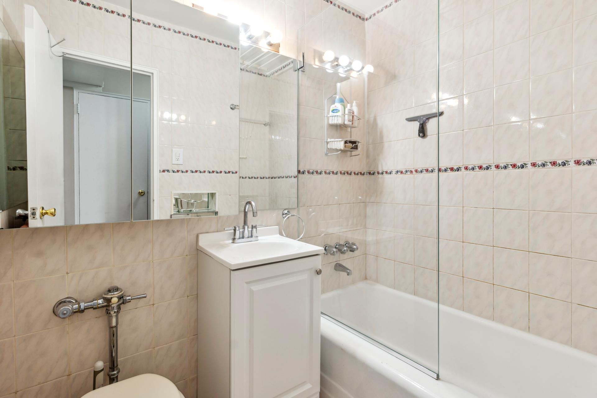 50-22 40TH Street, New York, NY 11104, 1 Room Rooms,1 BathroomBathrooms,Residential,For Sale,40TH,RPLU-5123023677