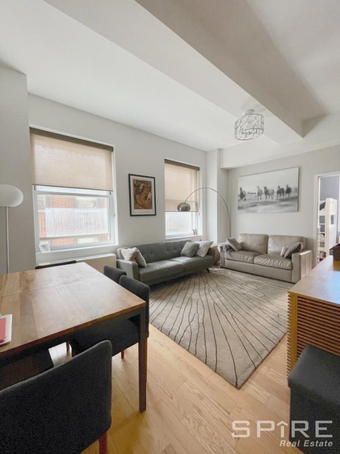 99 John Street 706, Financial District, Downtown, NYC - 3 Bedrooms  
2 Bathrooms  
5 Rooms - 