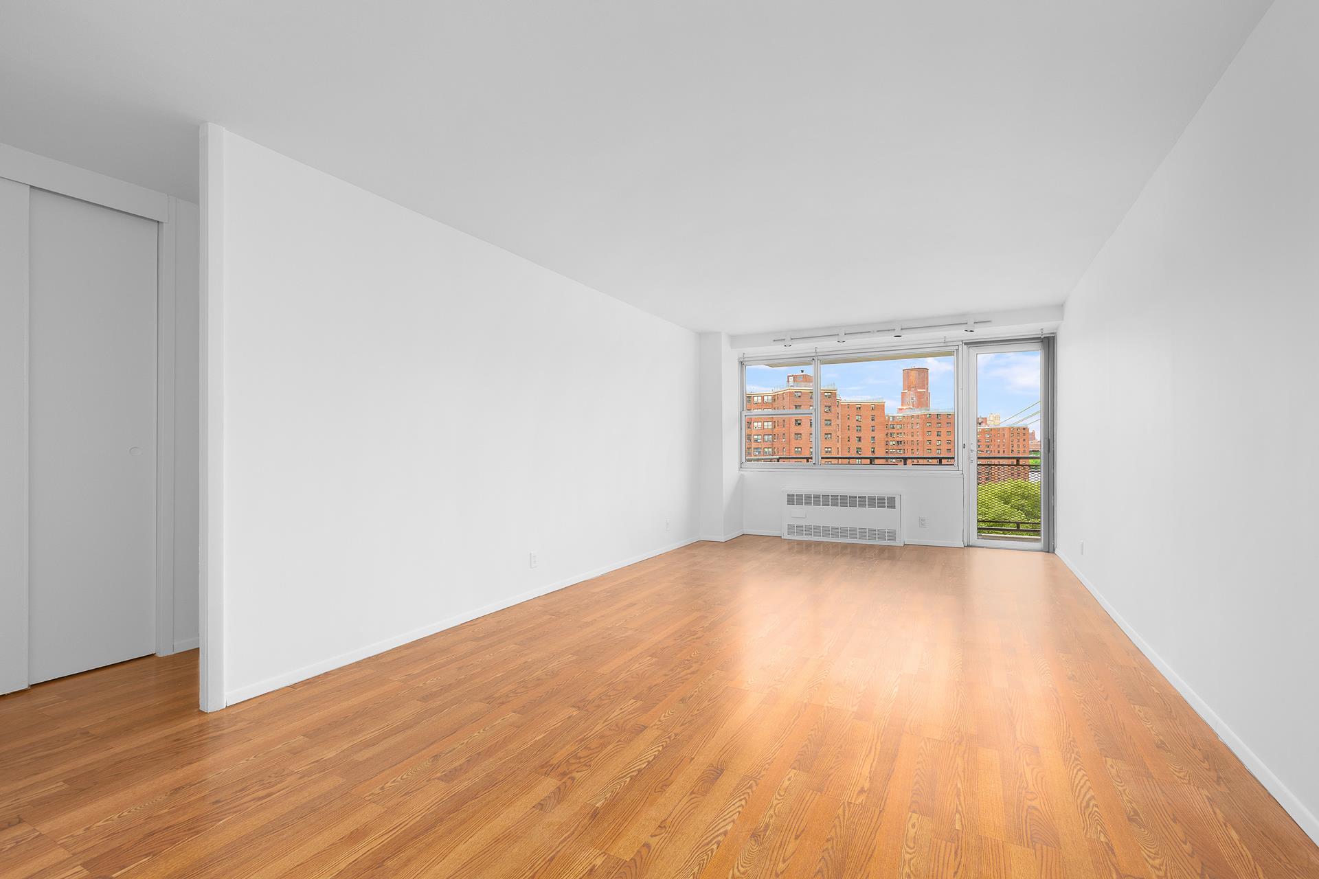 185 Park Row 12A, Tribeca, Downtown, NYC - 2 Bedrooms  
1 Bathrooms  
5 Rooms - 