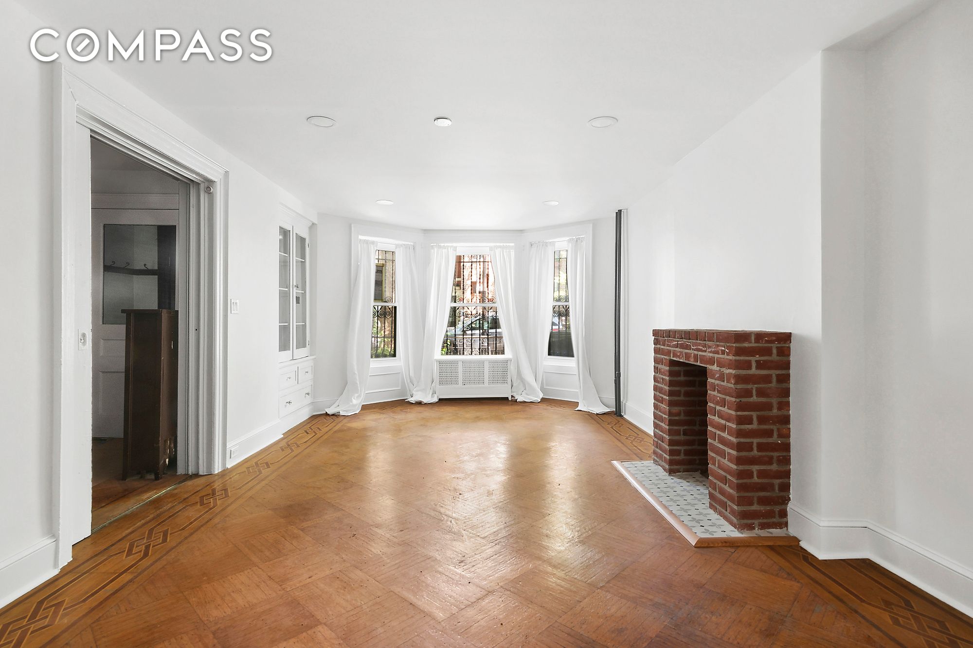 1098 Prospect Place 1, Crown Heights, Brooklyn, New York - 3 Bedrooms  
2 Bathrooms  
5 Rooms - 