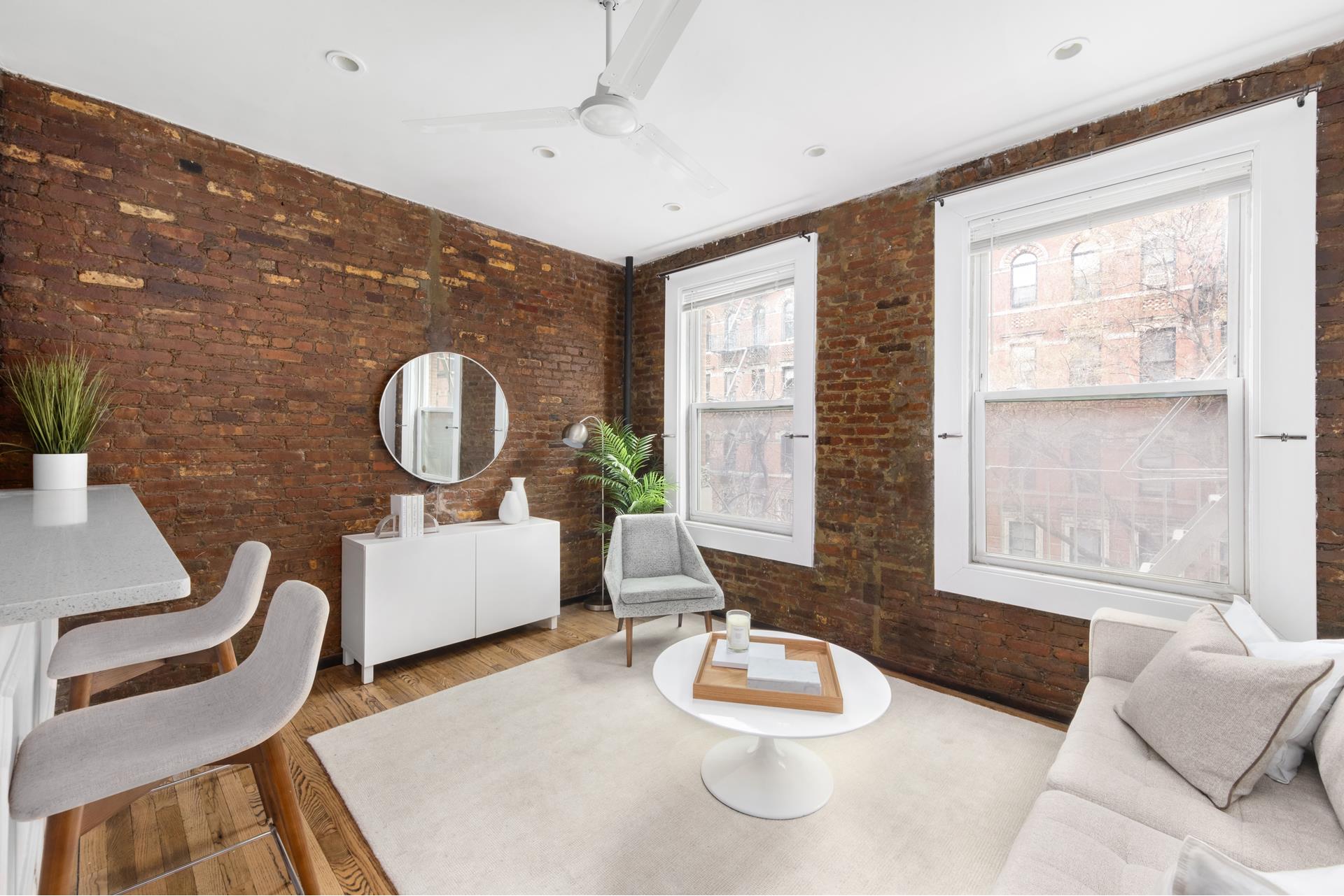 225 East 4th Street 121, East Village, Downtown, NYC - 1 Bedrooms  
1.5 Bathrooms  
3 Rooms - 