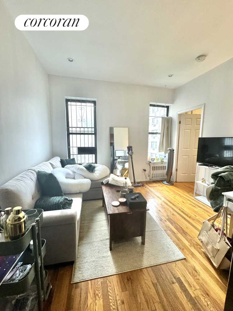 1229 1st Avenue 9, Lenox Hill, Upper East Side, NYC - 1 Bedrooms  
1 Bathrooms  
3 Rooms - 