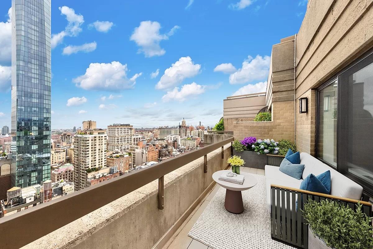 5 East 22nd Street Phb, Flatiron, Downtown, NYC - 2 Bedrooms  
1.5 Bathrooms  
4 Rooms - 