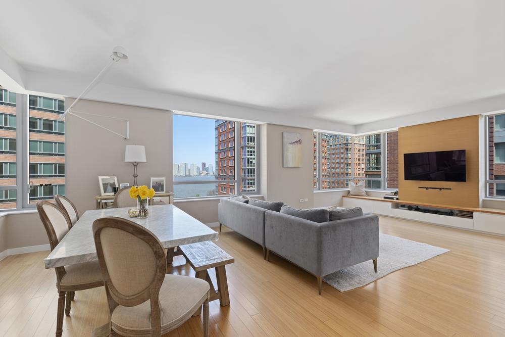 2 River Terrace 8-L, Battery Park City, Downtown, NYC - 3 Bedrooms  
4 Bathrooms  
5 Rooms - 