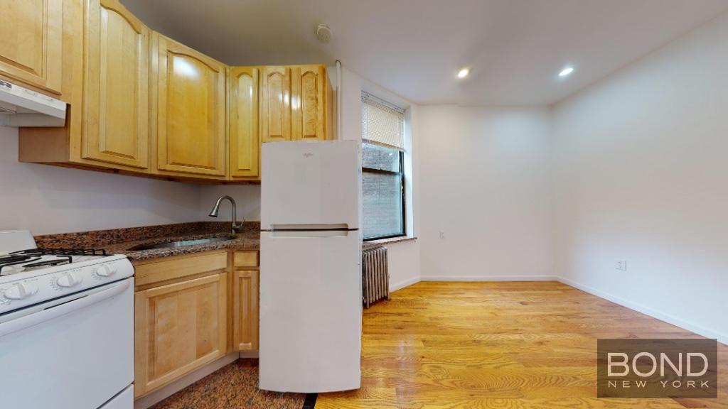 214 East 10th Street 10, East Village, Downtown, NYC - 1 Bedrooms  
1 Bathrooms  
3 Rooms - 