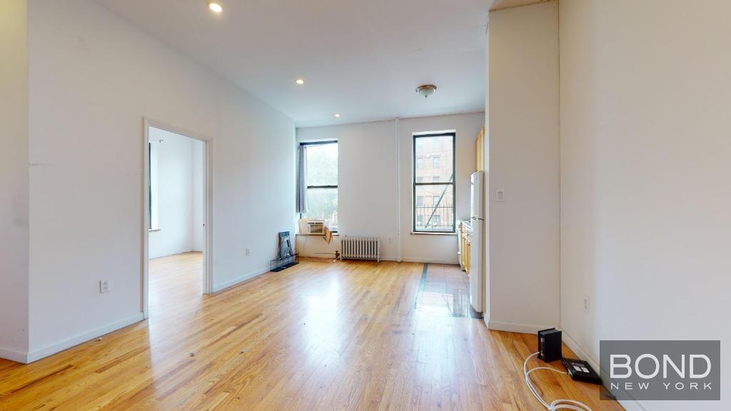 299 East 11th Street 3A, East Village, Downtown, NYC - 2 Bedrooms  
1 Bathrooms  
4 Rooms - 