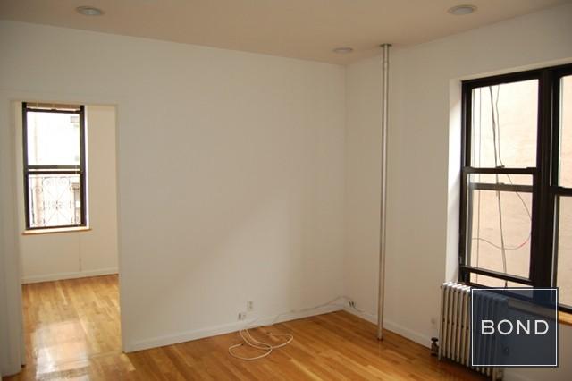 214 1st Avenue 14, East Village, Downtown, NYC - 2 Bedrooms  
1 Bathrooms  
3 Rooms - 