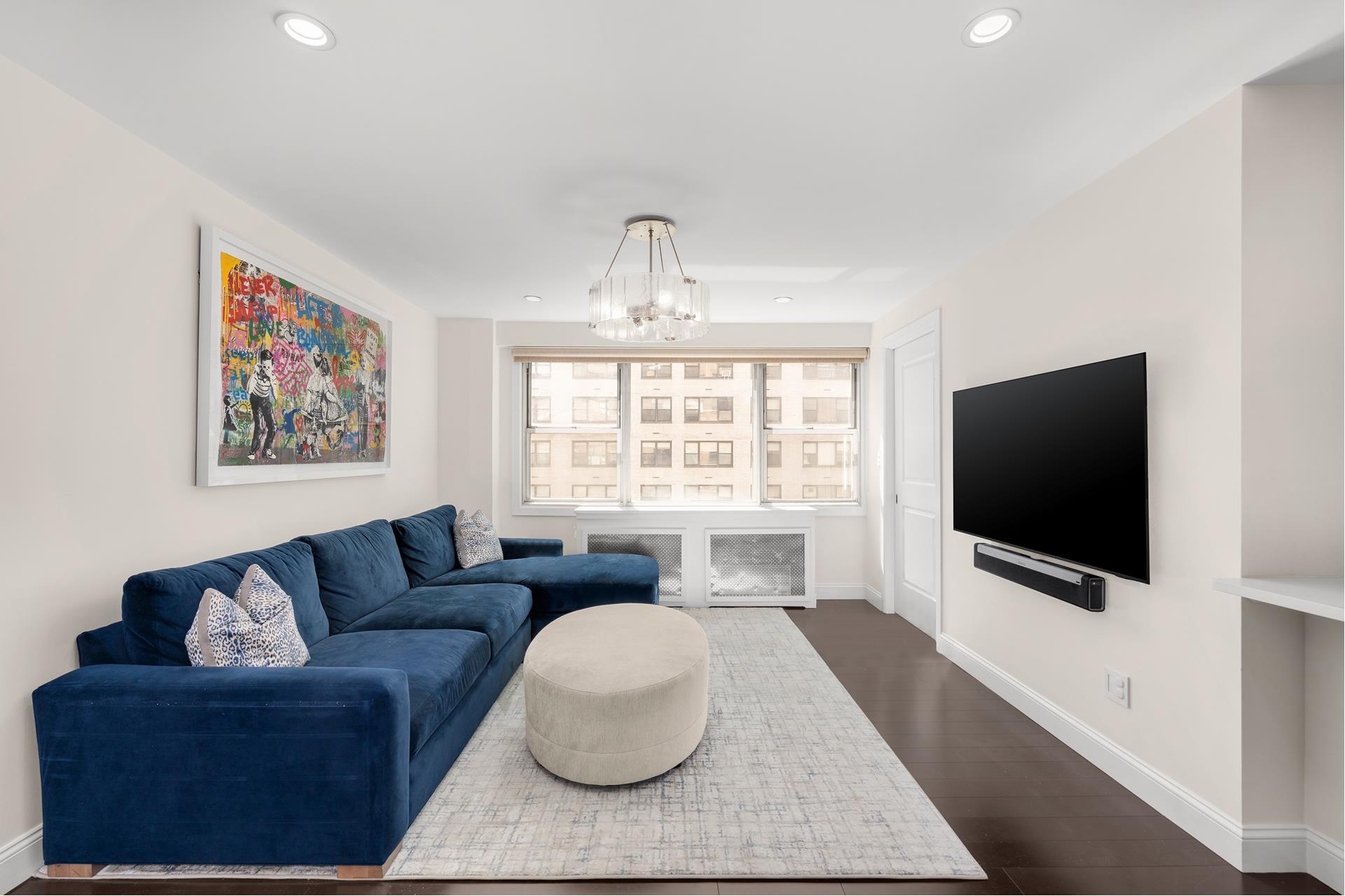 233 East 69th Street 6I, Lenox Hill, Upper East Side, NYC - 2 Bedrooms  
1 Bathrooms  
4 Rooms - 