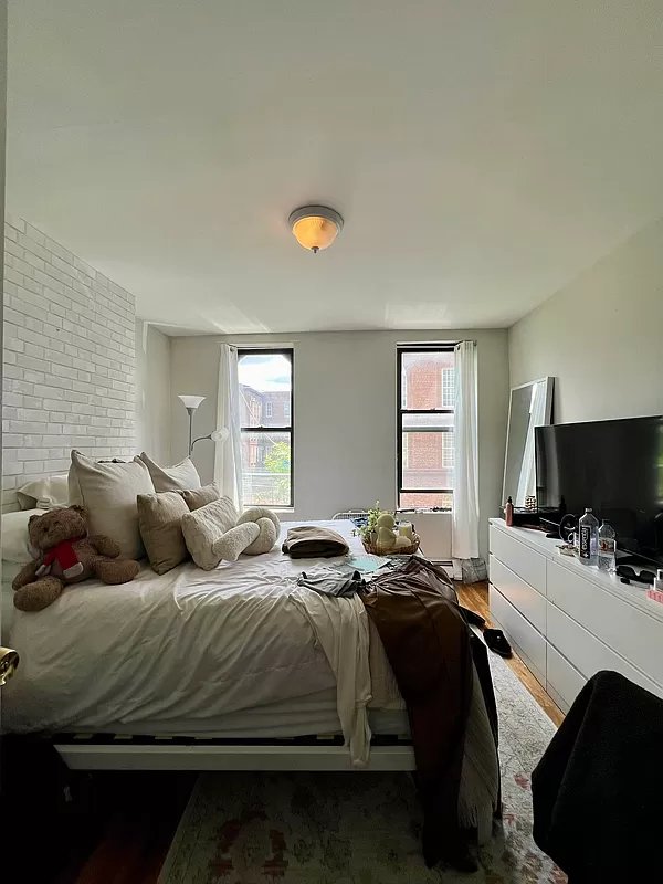57 Sumpter Street 3R, Bushwick, Brooklyn, New York - 2 Bedrooms  
1 Bathrooms  
4 Rooms - 