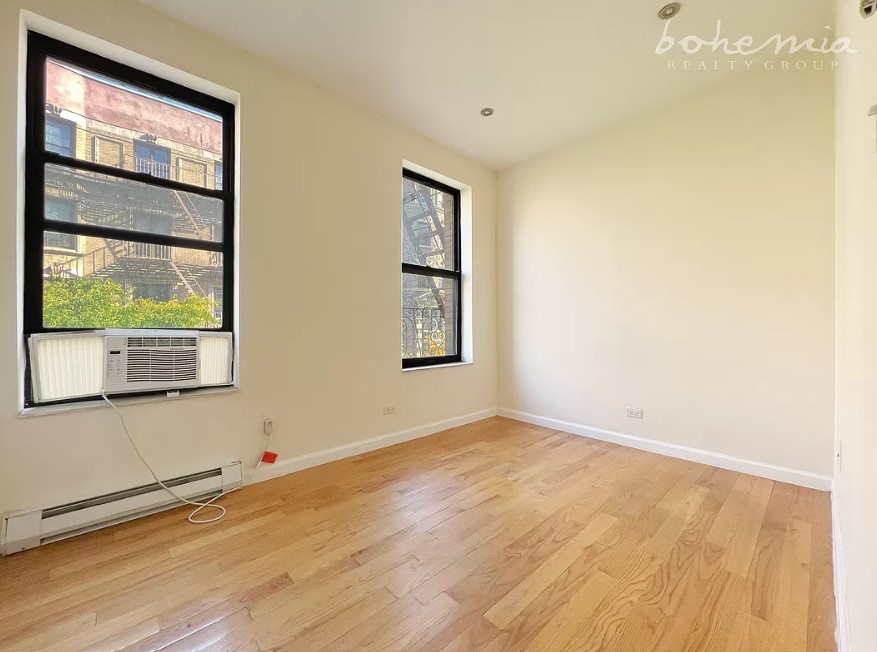4 West 108th Street 25, Central Park West, Upper West Side, NYC - 4 Bedrooms  
1 Bathrooms  
6 Rooms - 