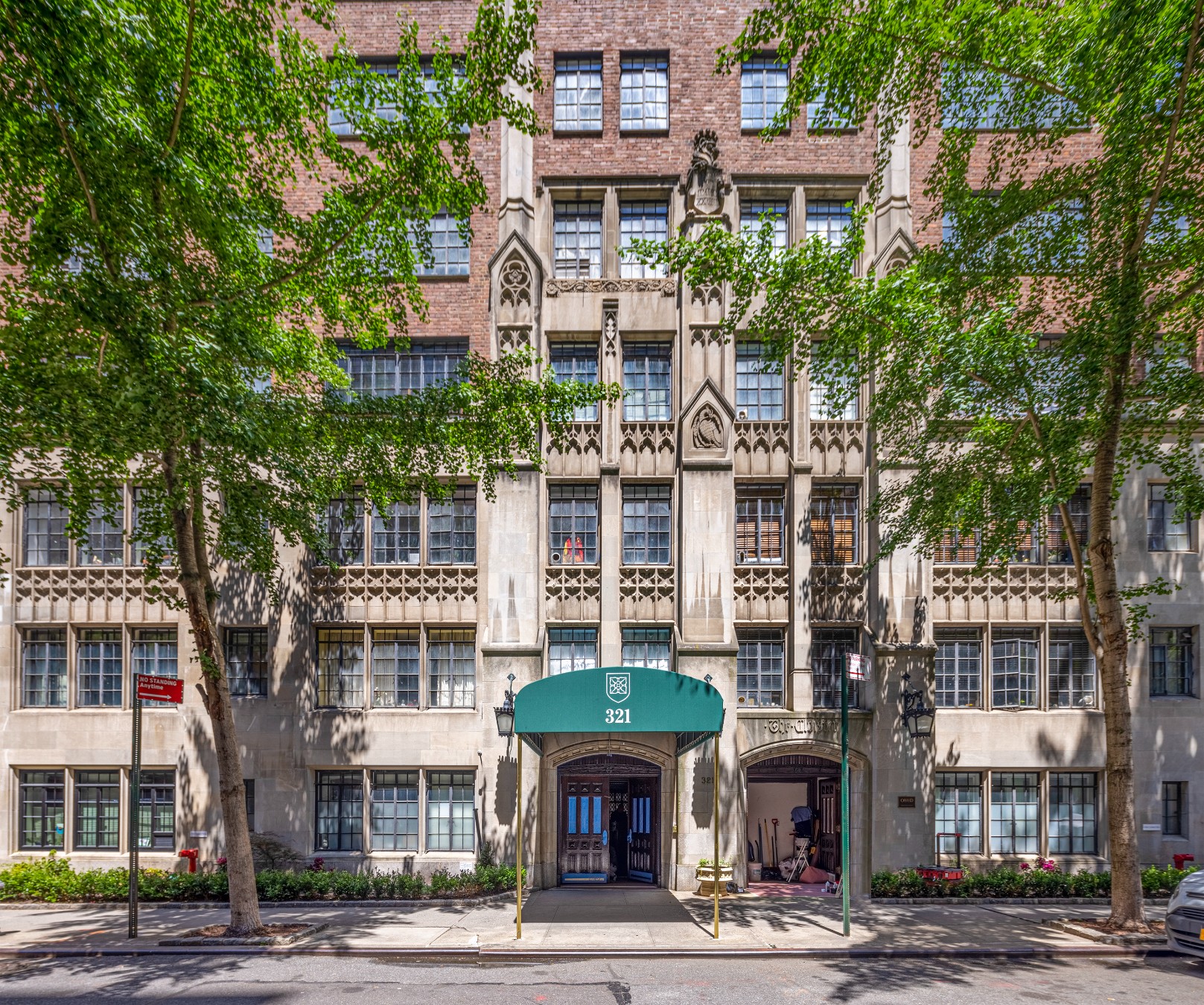 321 E 43rd Street, New York, NY 10017, 1 Bedroom Bedrooms, 3 Rooms Rooms,1 BathroomBathrooms,Residential,For Sale,43rd,RLMX-100090