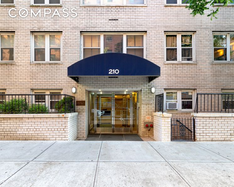 210 E 63rd Street, New York, NY 10065, 3 Rooms Rooms,1 BathroomBathrooms,Residential,For Sale,63rd,COMP-1586411514517323705