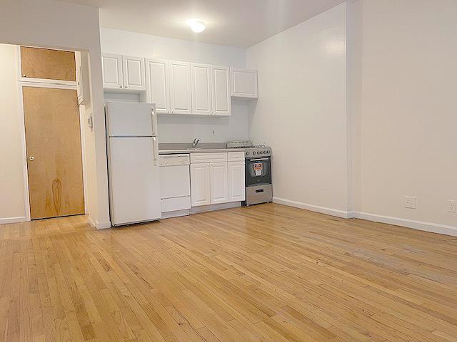 235 East 39th Street 3-F, Murray Hill, Midtown East, NYC - 1 Bedrooms  
1 Bathrooms  
3 Rooms - 