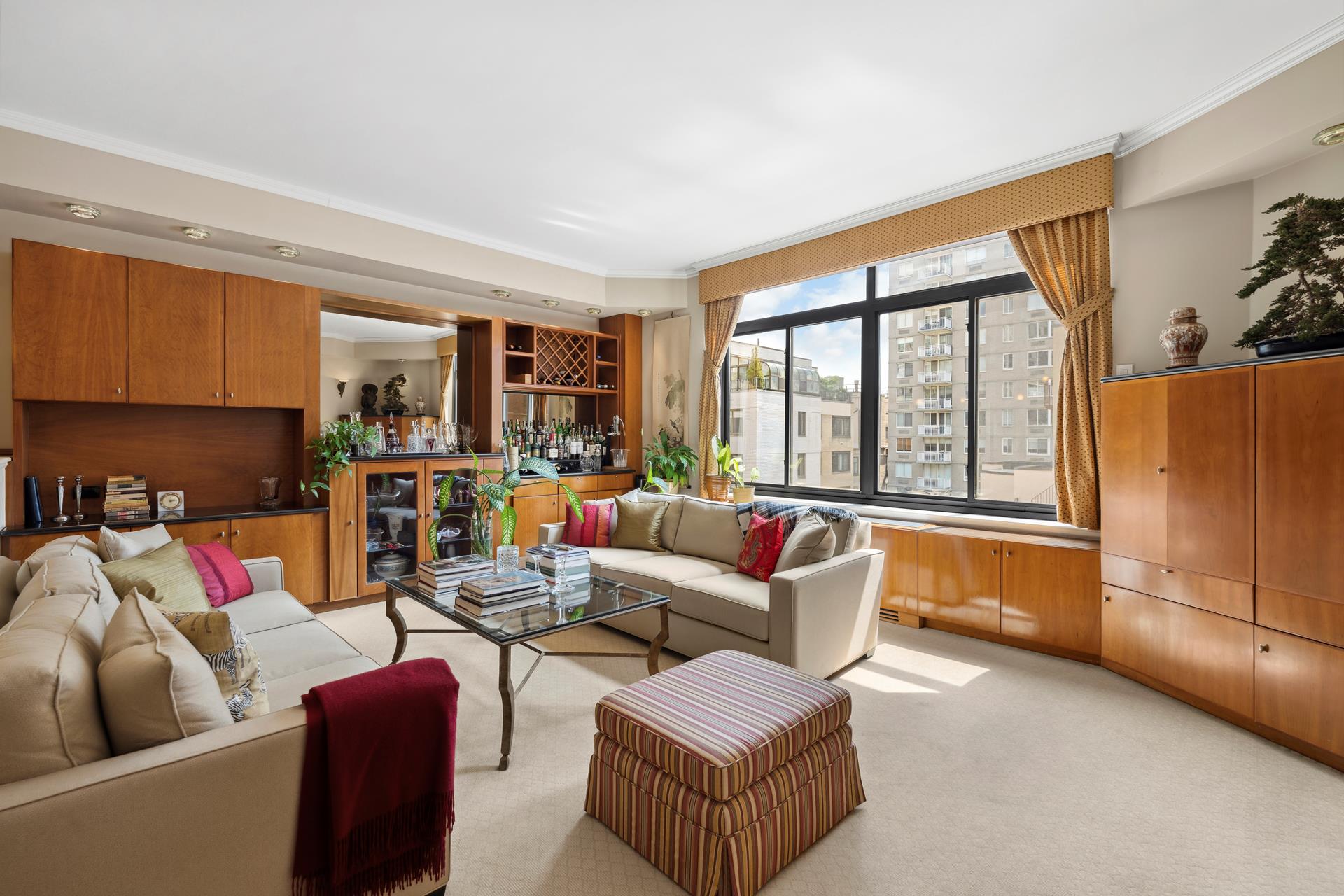525 East 80th Street 10C, Yorkville, Upper East Side, NYC - 3 Bedrooms  
3 Bathrooms  
6 Rooms - 