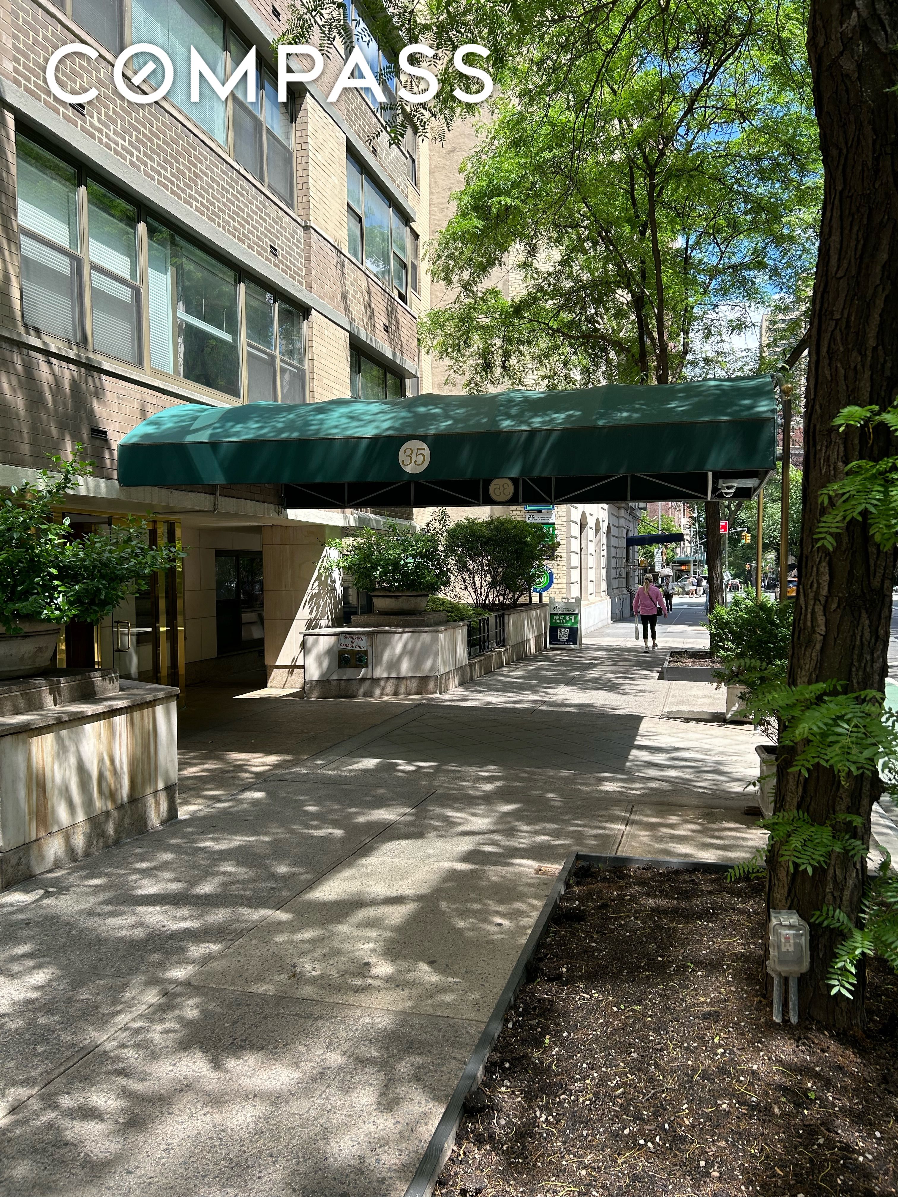 35 East 38th Street 12E, Murray Hill, Midtown East, NYC - 2 Bedrooms  
2 Bathrooms  
4 Rooms - 