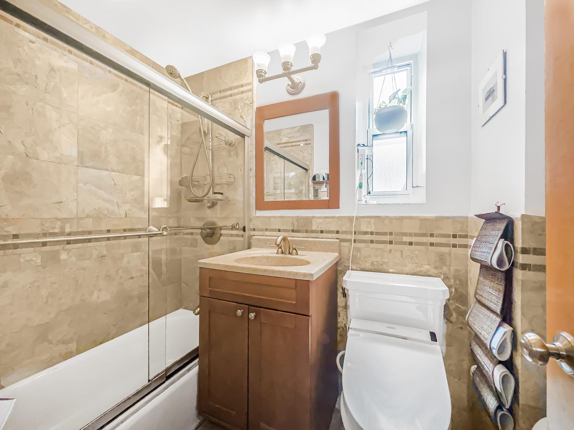 2390 PALISADE Avenue, New York, NY 10463, 2 Bedrooms Bedrooms, 4 Rooms Rooms,2 BathroomsBathrooms,Residential,For Sale,PALISADE,RPLU-5123037830