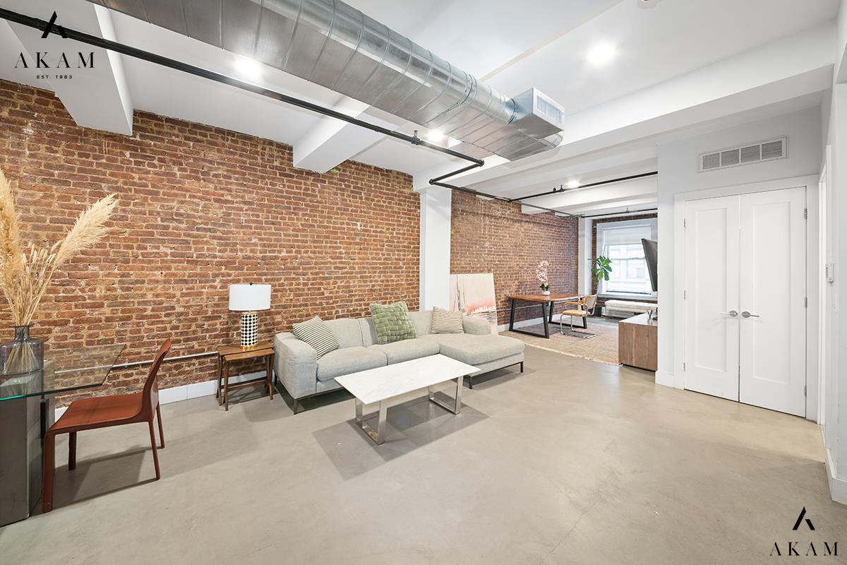 16 East 18th Street 4, Flatiron District, Downtown, NYC - 3 Bedrooms  
3 Bathrooms  
6 Rooms - 