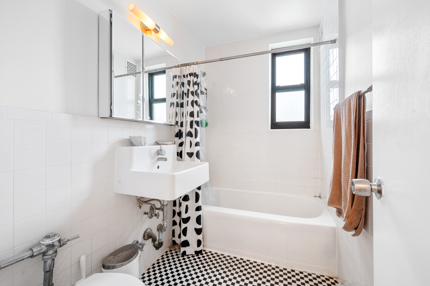 515 E 7TH Street, New York, NY 11218, 1 Bedroom Bedrooms, 1 Room Rooms,1 BathroomBathrooms,Residential,For Sale,7TH,RPLU-771023037574