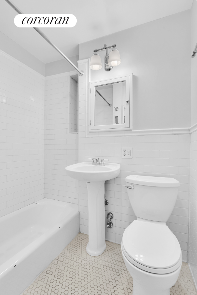 46 W 65TH Street, New York, NY 10023, 1 Bedroom Bedrooms, 3 Rooms Rooms,1 BathroomBathrooms,Residential,For Sale,65TH,RPLU-33423050461