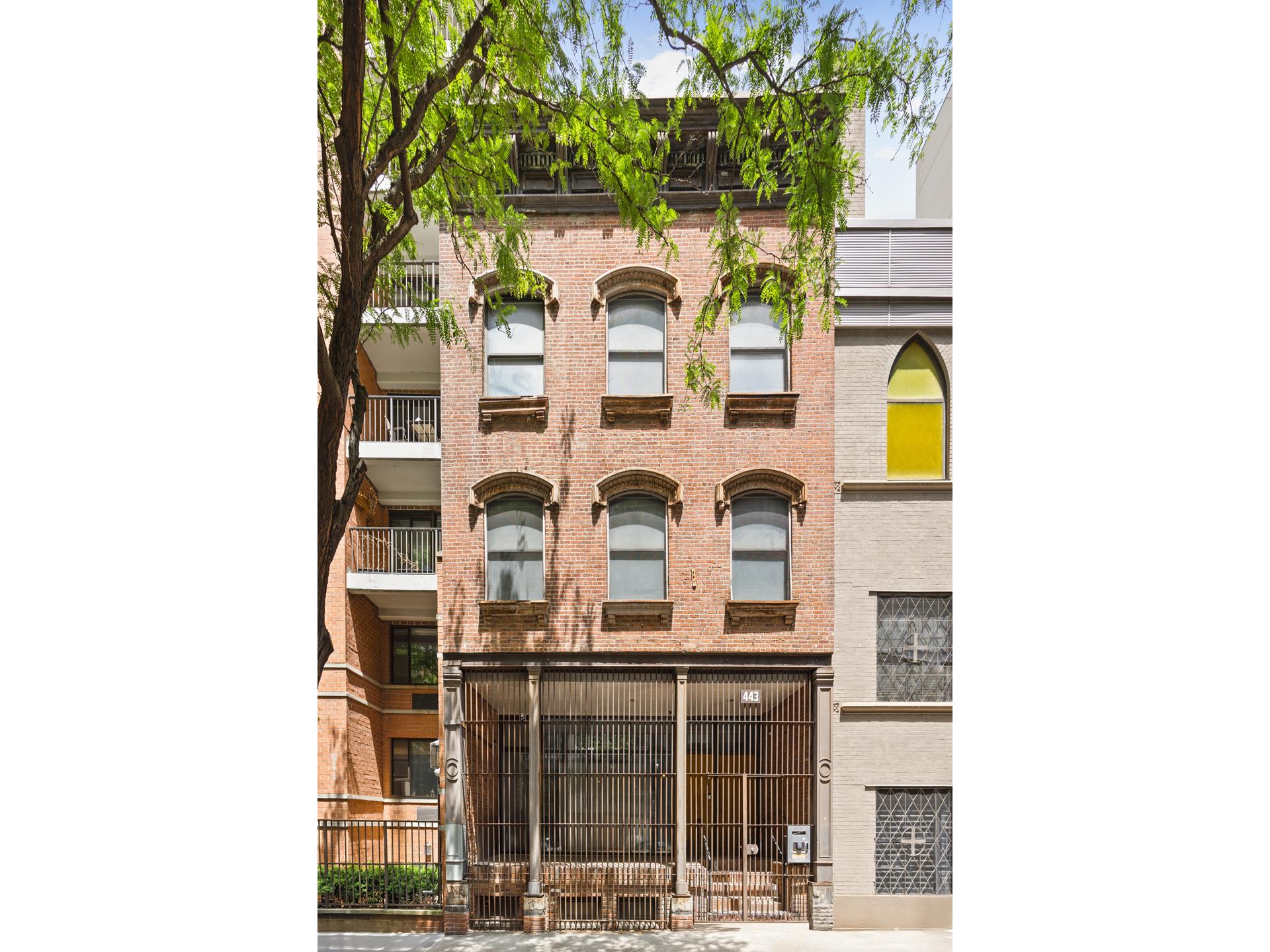 443 West 19th Street, Chelsea, Downtown, NYC - 3 Bedrooms  
3 Bathrooms  
7 Rooms - 