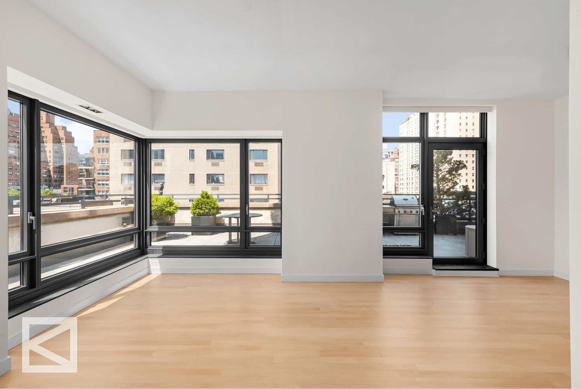 450 East 83rd Street Ph6a, Yorkville, Upper East Side, NYC - 3 Bedrooms  
3.5 Bathrooms  
8 Rooms - 