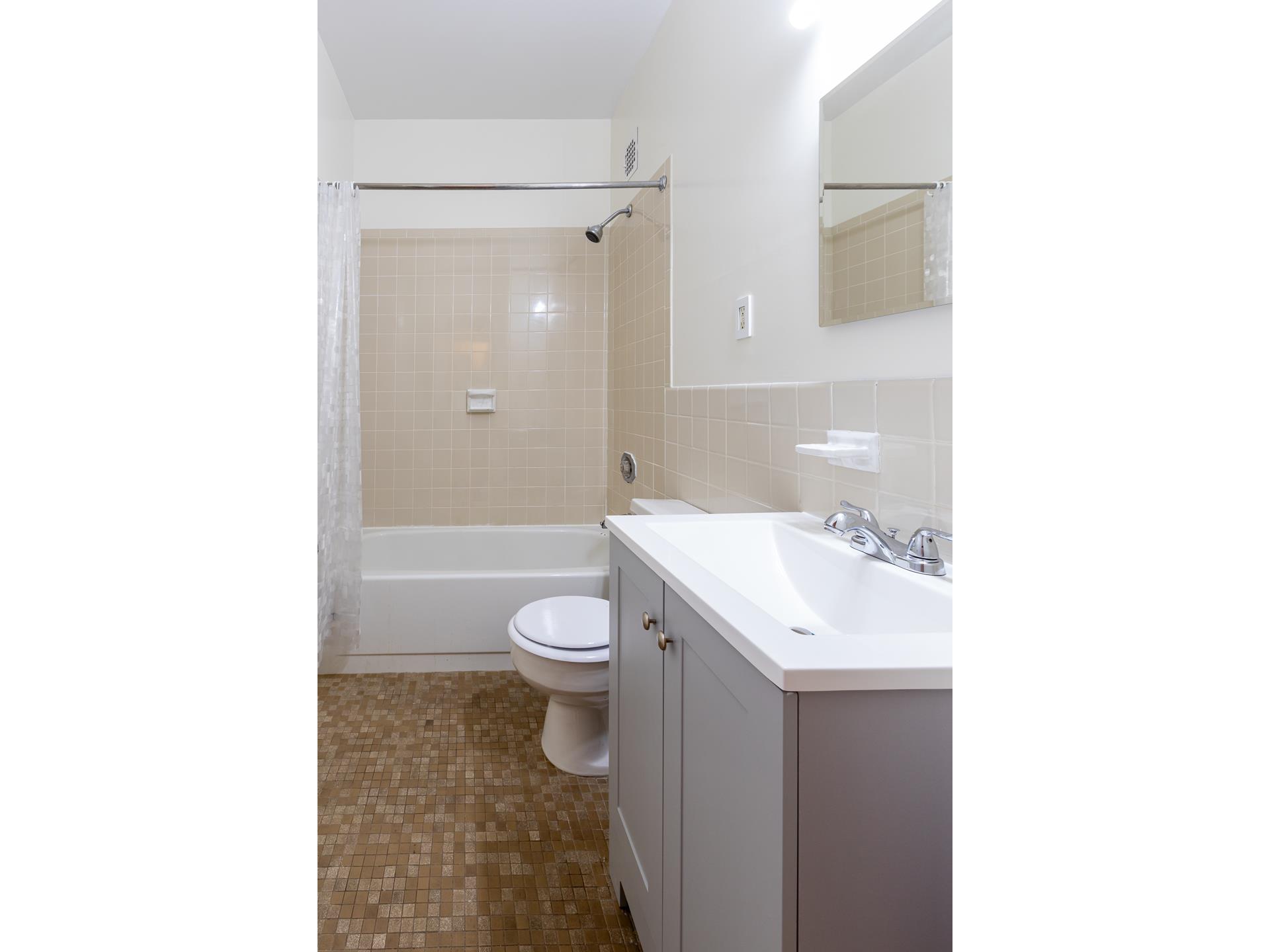 3 HANOVER Square, New York, NY 10004, 2 Rooms Rooms,1 BathroomBathrooms,Residential,For Sale,3 HANOVER SQUARE,HANOVER,RPLU-5123043022