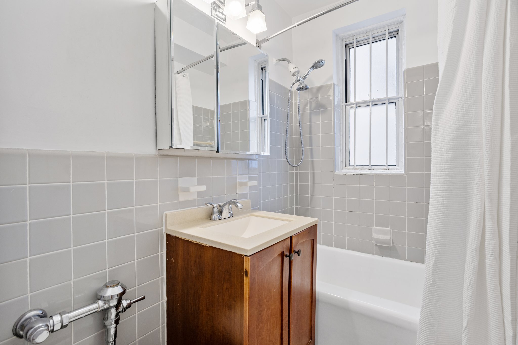 800 Grand Concourse, New York, NY 10451, 2 Bedrooms Bedrooms, 4 Rooms Rooms,1 BathroomBathrooms,Residential,For Sale,Grand Concourse,PRCH-35019745