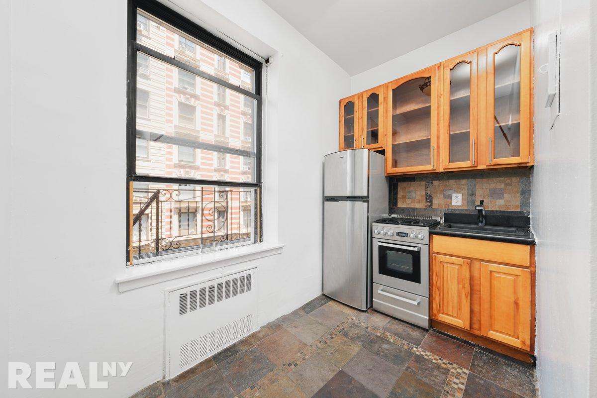 108 W 80th Street, New York, NY 10024, 2 Rooms Rooms,1 BathroomBathrooms,Residential,For Sale,80th,RLMX-101001