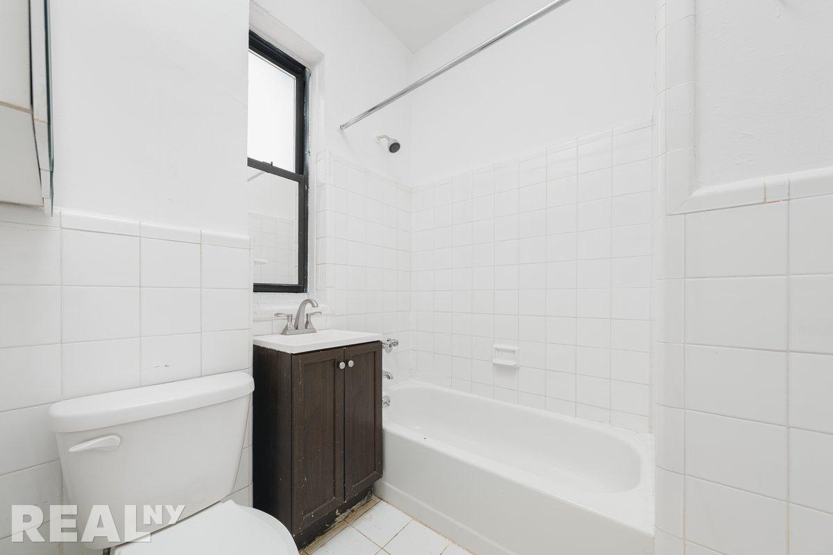 102 W 80th Street, New York, NY 10024, 2 Rooms Rooms,1 BathroomBathrooms,Residential,For Sale,MUSEUM PLAZA,80th,RLMX-101004