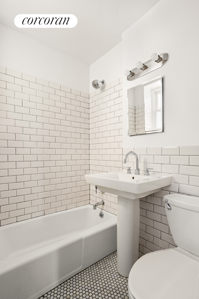 333 W 21ST Street, New York, NY 10011, 2 Rooms Rooms,1 BathroomBathrooms,Residential,For Sale,21ST,RPLU-33423066992