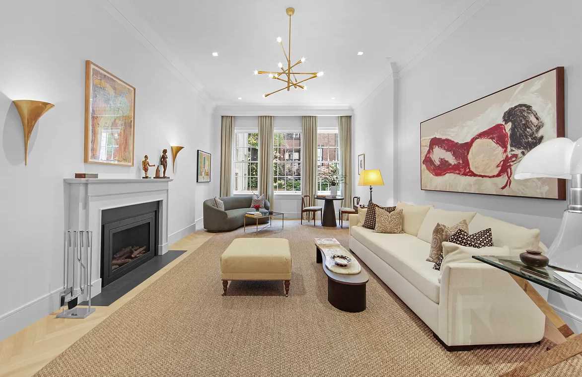 16 East 94th Street, Lincoln Square, Upper West Side, NYC - 5 Bedrooms  
6.5 Bathrooms  
11 Rooms - 