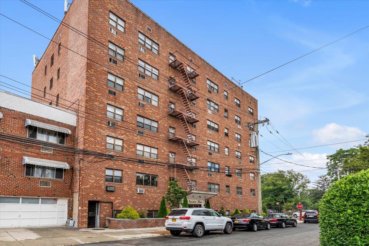 4200 Herkimer Place, New York, NY 10470, 2 Rooms Rooms,1 BathroomBathrooms,Residential,For Sale,Herkimer,OLRS-2092831