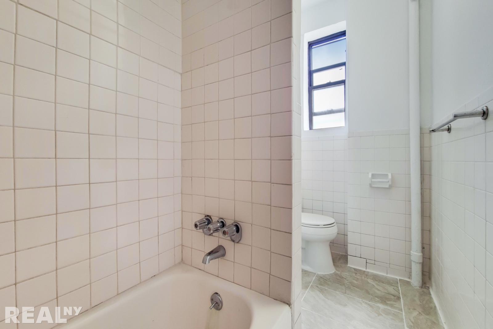 3681 Broadway, New York, NY 10031, 5 Bedrooms Bedrooms, 7 Rooms Rooms,1 BathroomBathrooms,Residential,For Sale,Broadway,RLMX-100890