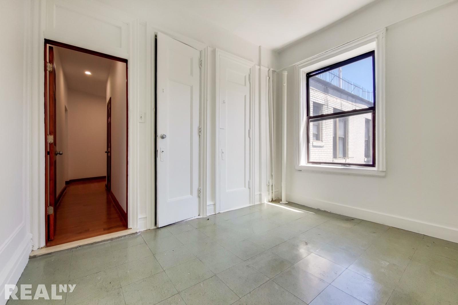 3681 Broadway, New York, NY 10031, 5 Bedrooms Bedrooms, 7 Rooms Rooms,1 BathroomBathrooms,Residential,For Sale,Broadway,RLMX-100890