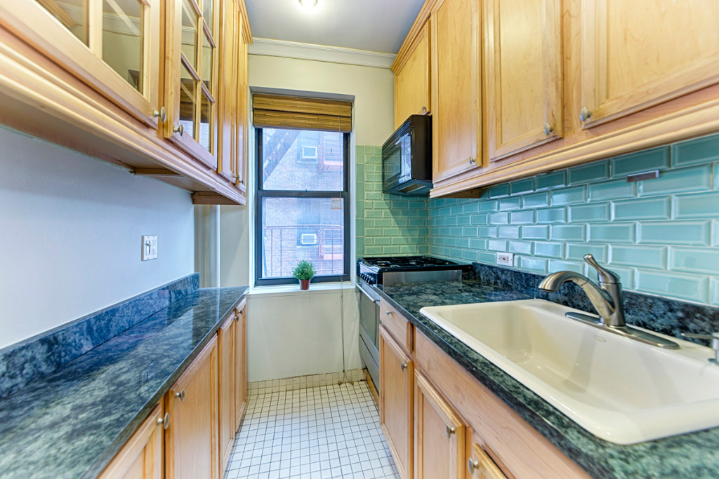 3015 Riverdale Avenue, New York, NY 10463, 1 Bedroom Bedrooms, 4 Rooms Rooms,1 BathroomBathrooms,Residential,For Sale,Riverdale,RLMX-101192