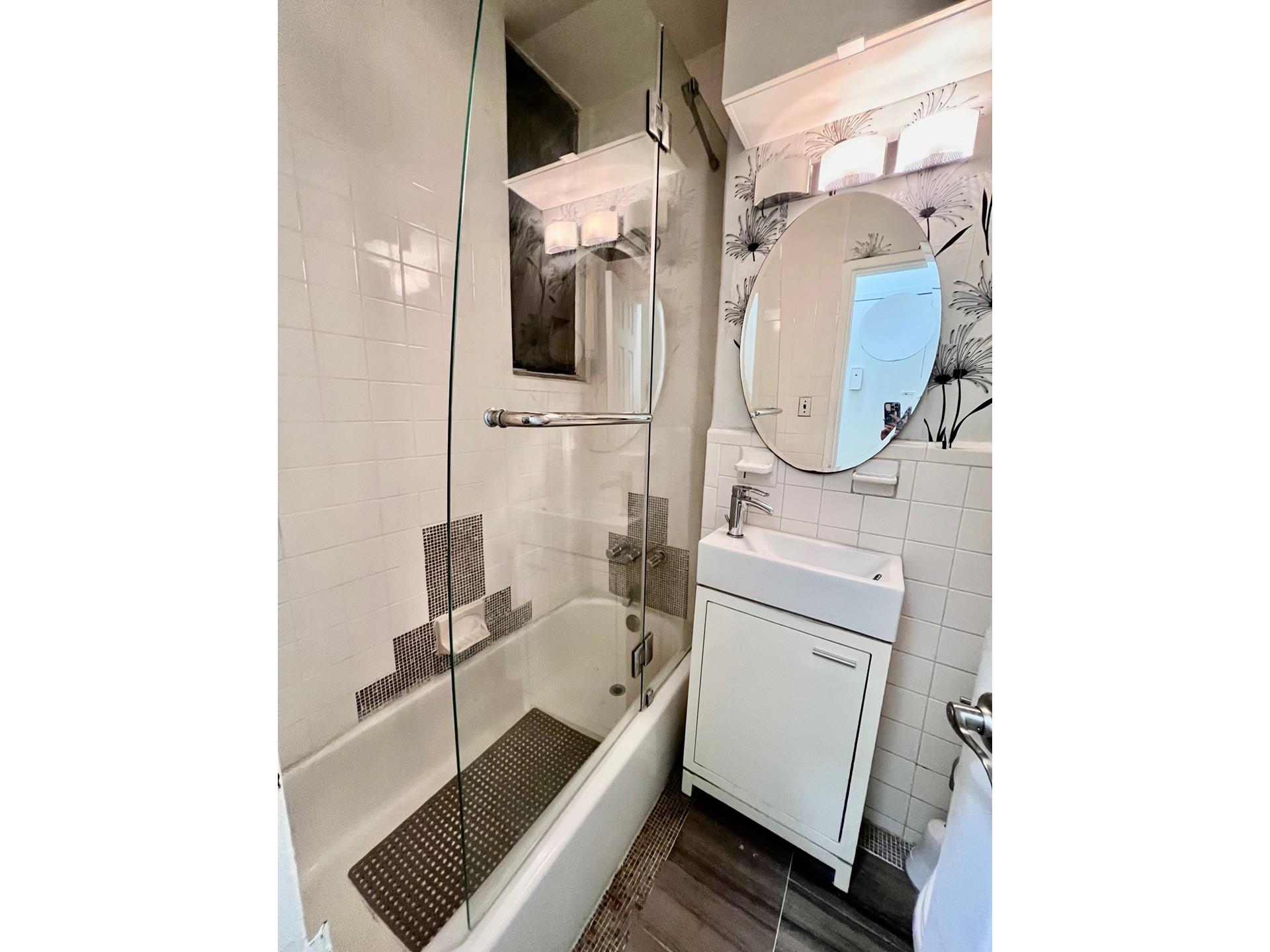 210 E 90TH Street, New York, NY 10128, 1 Bedroom Bedrooms, 3 Rooms Rooms,1 BathroomBathrooms,Residential,For Sale,LIONS HEAD,90TH,RPLU-5123082398