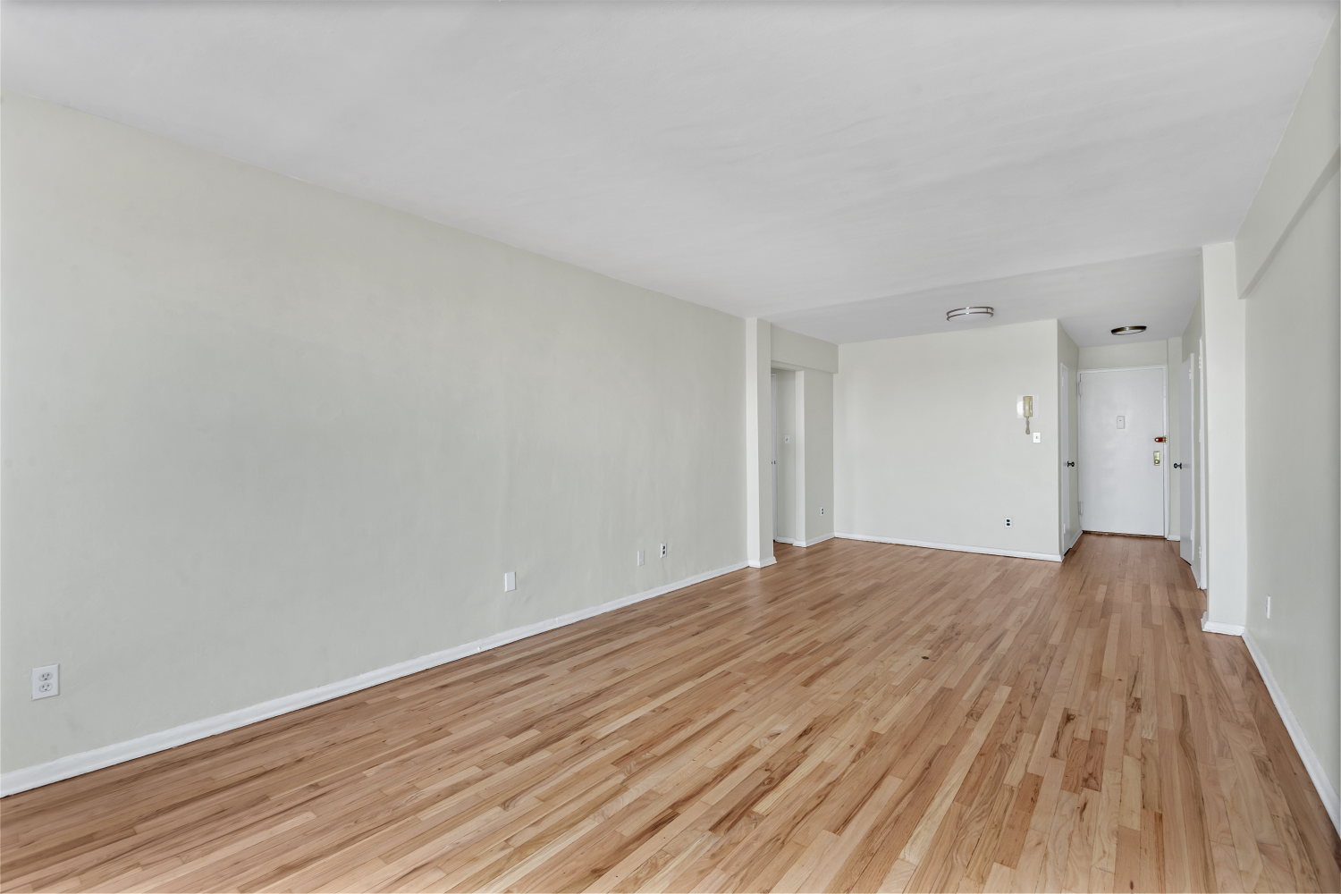 117-12 Ocean Promenade, New York, NY 11694, 1 Bedroom Bedrooms, 3 Rooms Rooms,1 BathroomBathrooms,Residential,For Sale,Hampton House,Ocean Promenade,RPLU-693023082325