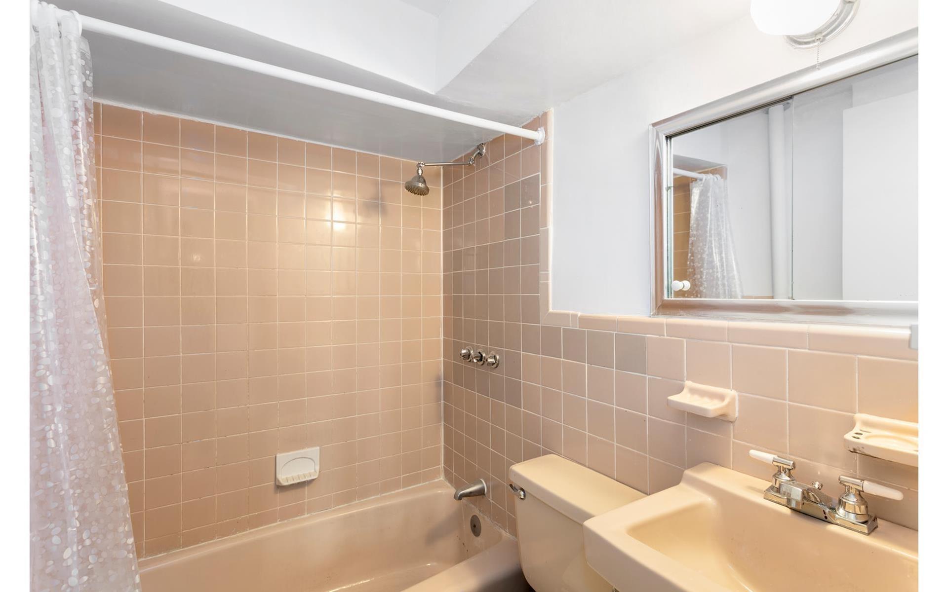 131 W 85TH Street, New York, NY 10024, 2 Rooms Rooms,1 BathroomBathrooms,Residential,For Sale,85TH,RPLU-5123064844