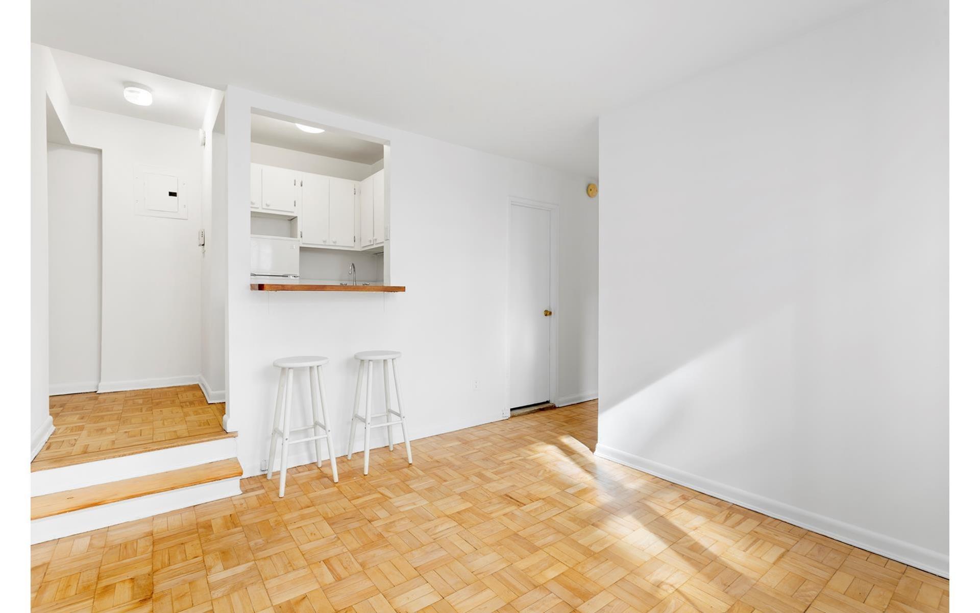 131 W 85TH Street, New York, NY 10024, 2 Rooms Rooms,1 BathroomBathrooms,Residential,For Sale,85TH,RPLU-5123064844