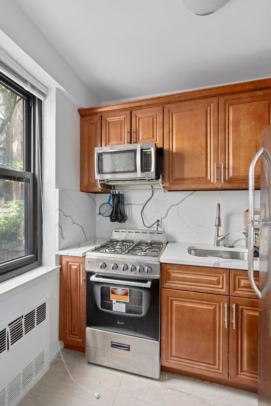 405 E 63RD Street, New York, NY 10065, 1 Room Rooms,1 BathroomBathrooms,Residential,For Sale,YORK GATE, THE,63RD,RPLU-1032523090860