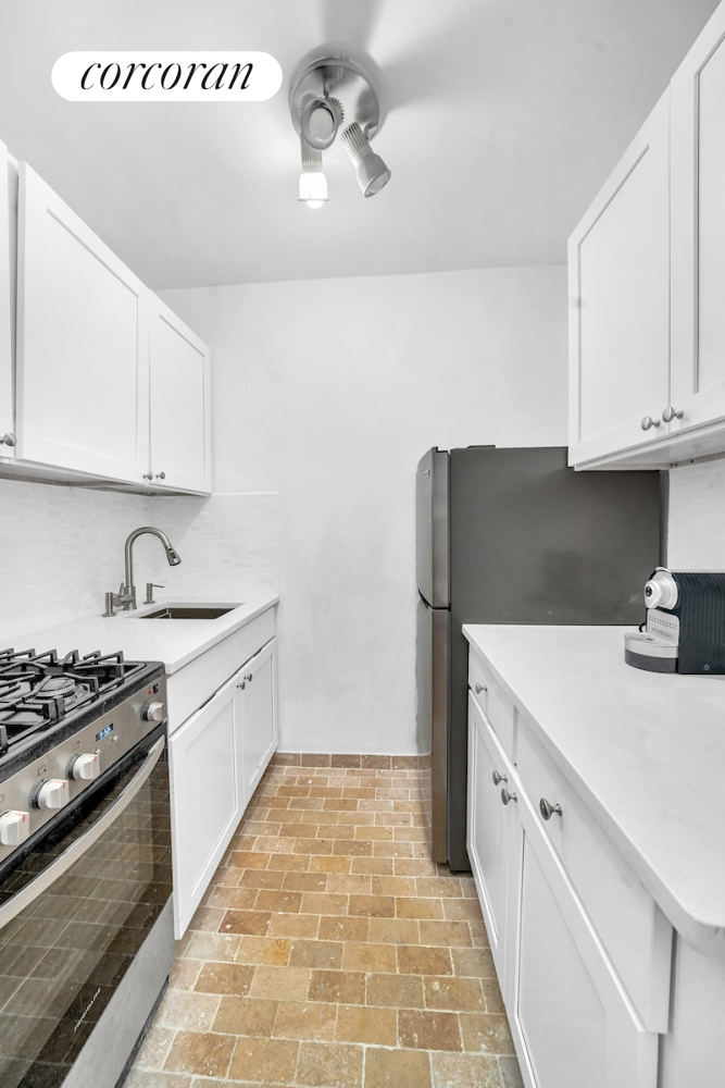 54 E 8TH Street, New York, NY 10003, 2 Rooms Rooms,1 BathroomBathrooms,Residential,For Sale,8TH,RPLU-33423090773