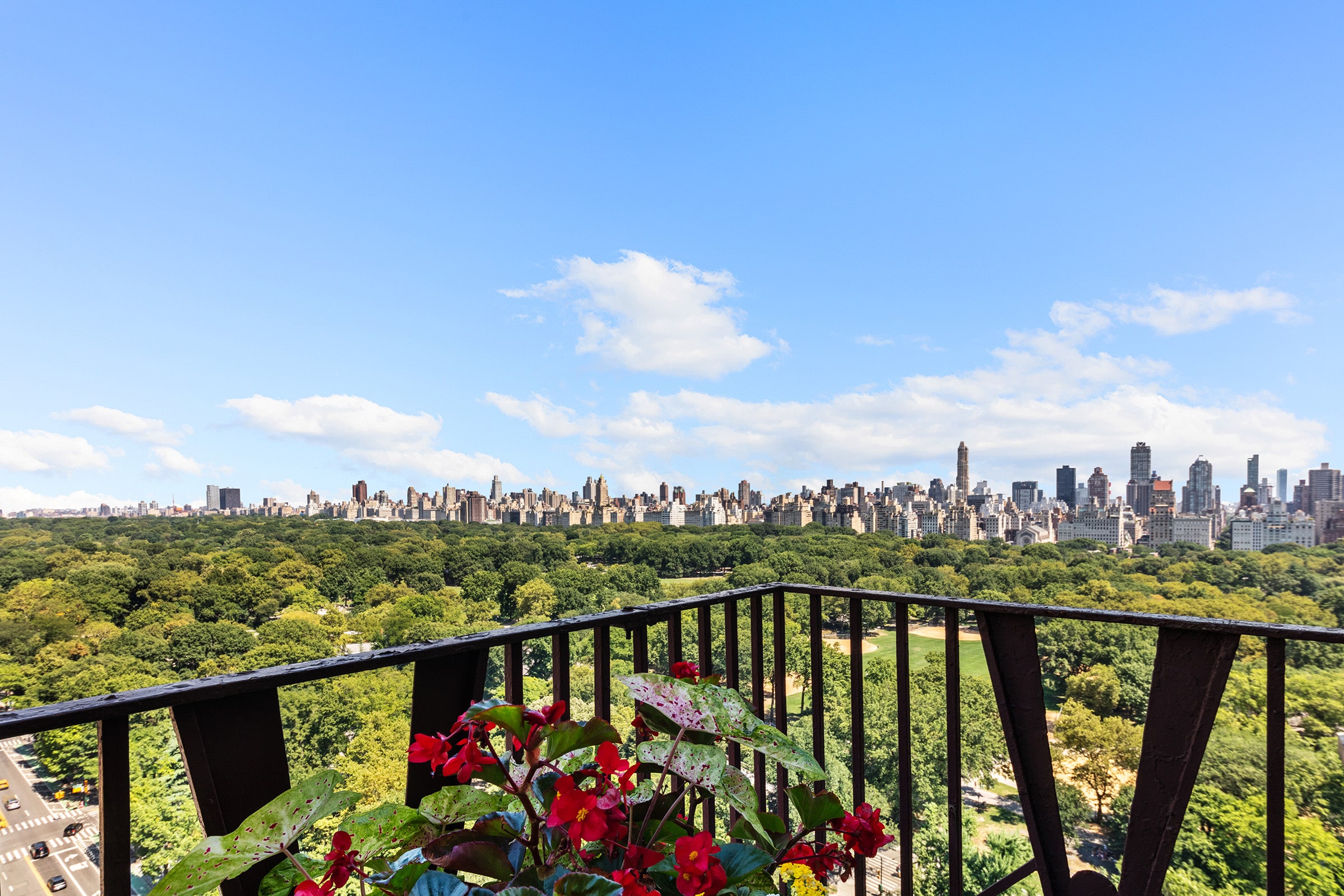 25 Central Park 21Q, Lincoln Square, Upper West Side, NYC - 4 Bedrooms  
4.5 Bathrooms  
9 Rooms - 
