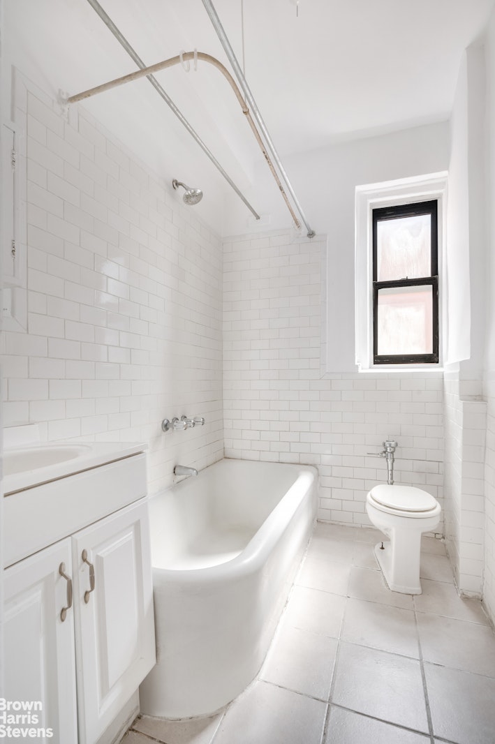 825 WALTON Avenue, New York, NY 10451, 1 Bedroom Bedrooms, 3 Rooms Rooms,1 BathroomBathrooms,Residential,For Sale,VARMA CO-OP,WALTON,RPLU-63223067993