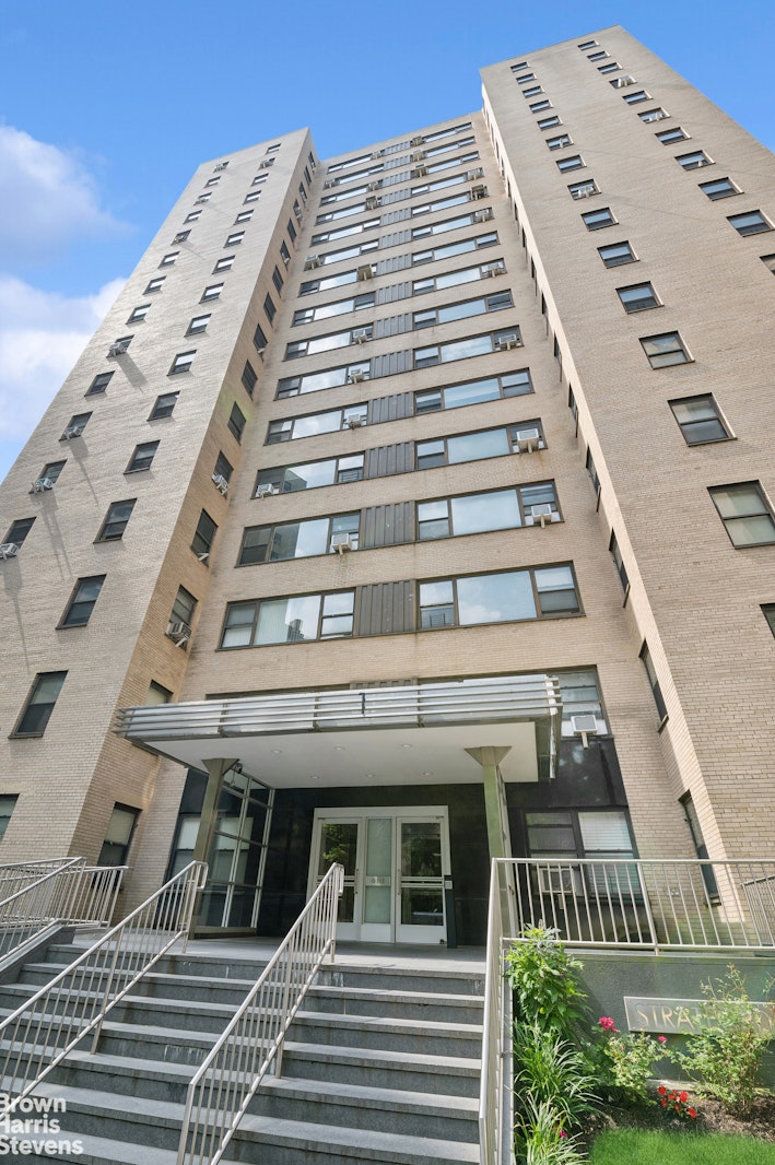 1 Fordham Hill Oval, New York, NY 10468, 2 Bedrooms Bedrooms, 4 Rooms Rooms,1 BathroomBathrooms,Residential,For Sale,Fordham Hill Oval,RPLU-63223086023